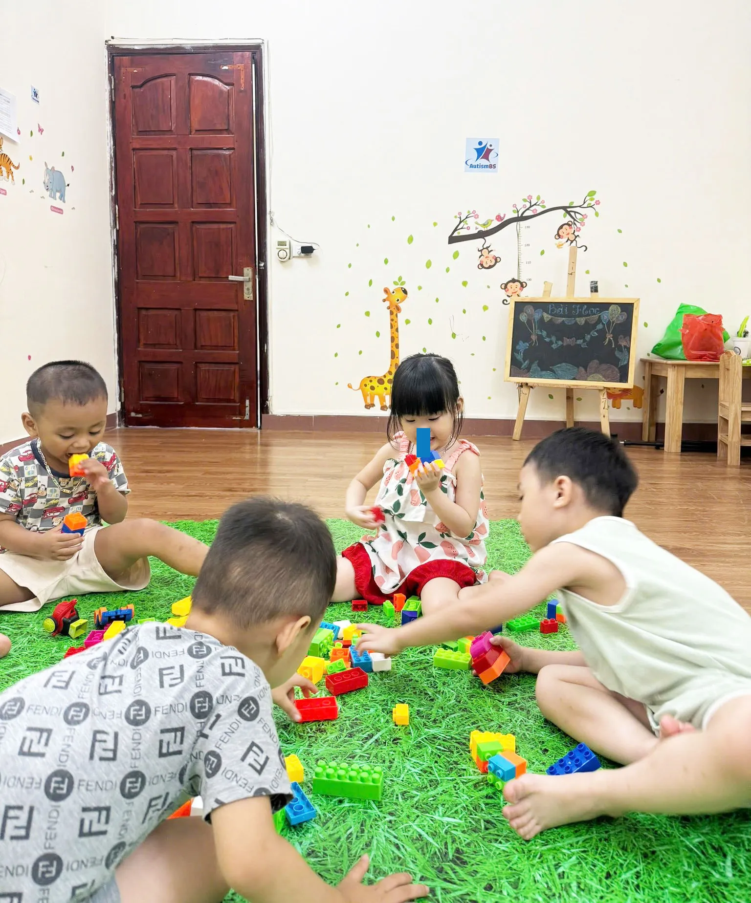 Không gian tại AutismBS được thiết kế phù hợp với nhu cầu cảm giác và hành vi đặc thù của trẻ tự kỷ