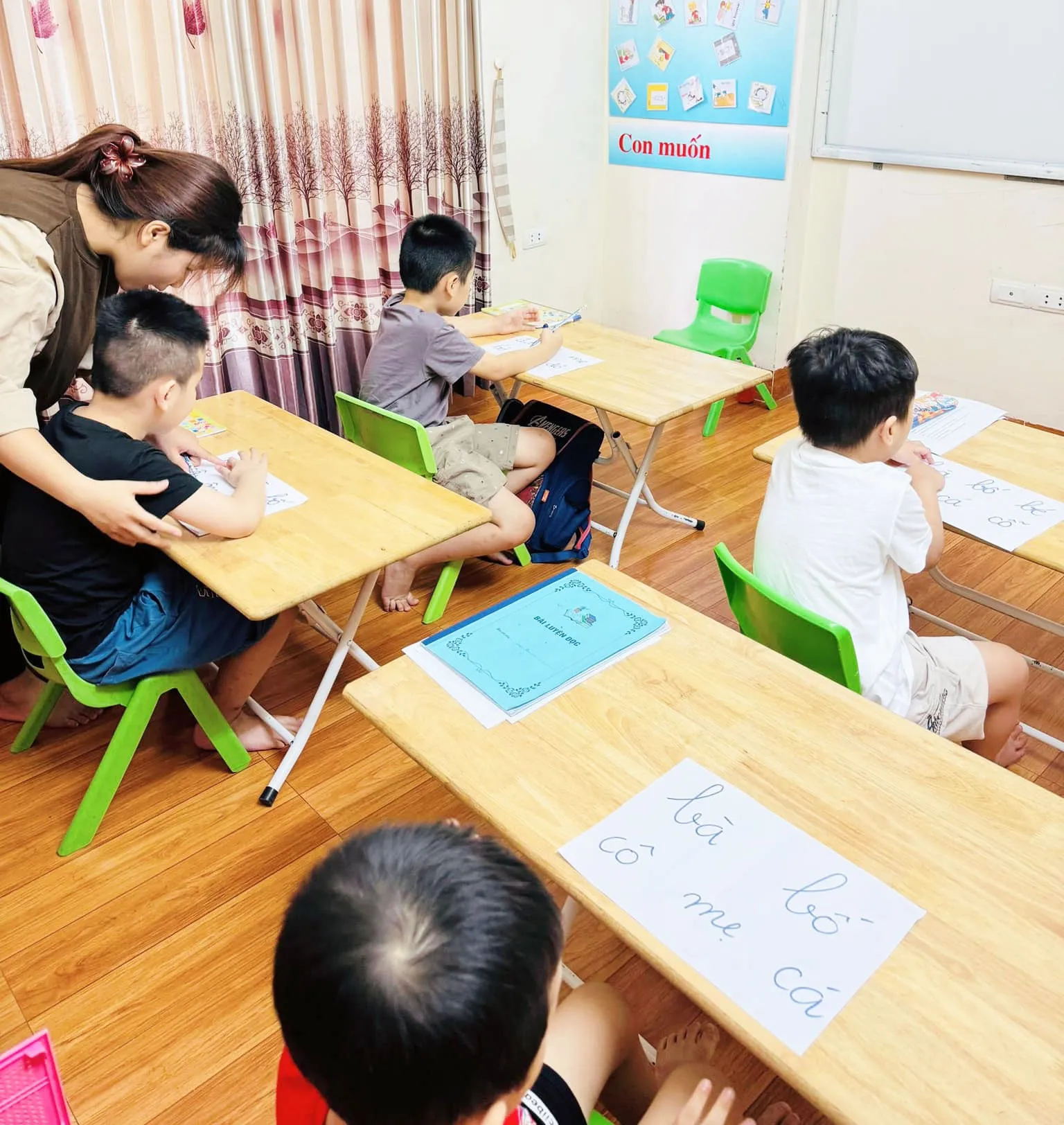 Mỗi buổi học đều được tổ chức dưới dạng trị liệu – vui chơi – học tập kết hợp, giúp trẻ tiếp thu tự nhiên, hứng thú và dễ tiến bộ hơn.