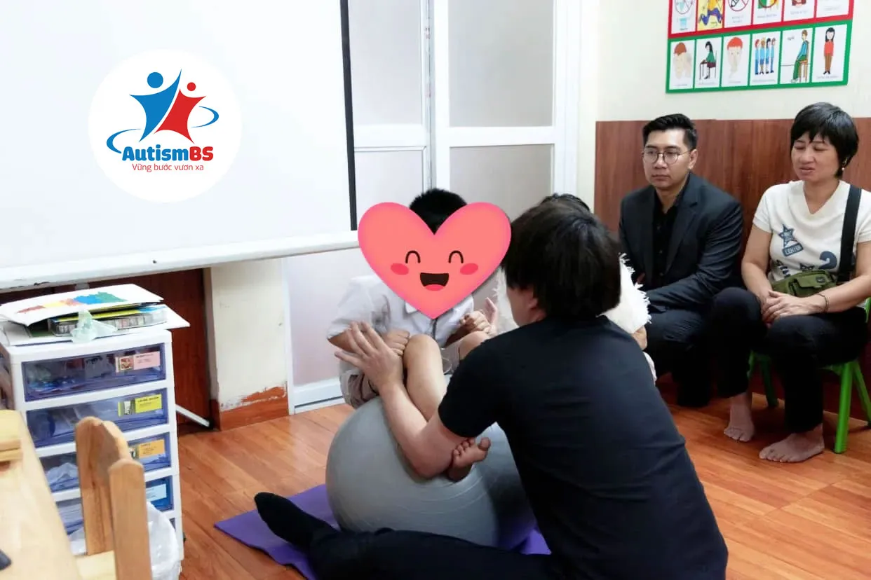 Đánh giá toàn diện cho trẻ bởi đội ngũ chuyên môn.
