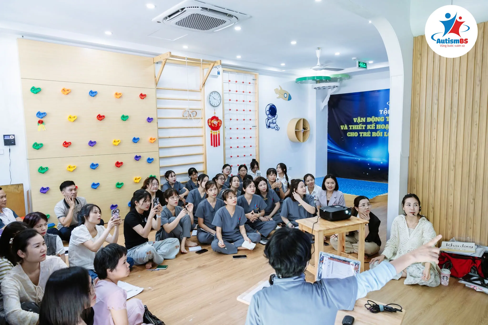 Tại AutismBS phụ huynh luôn là một phần trong quá trình can thiệp.