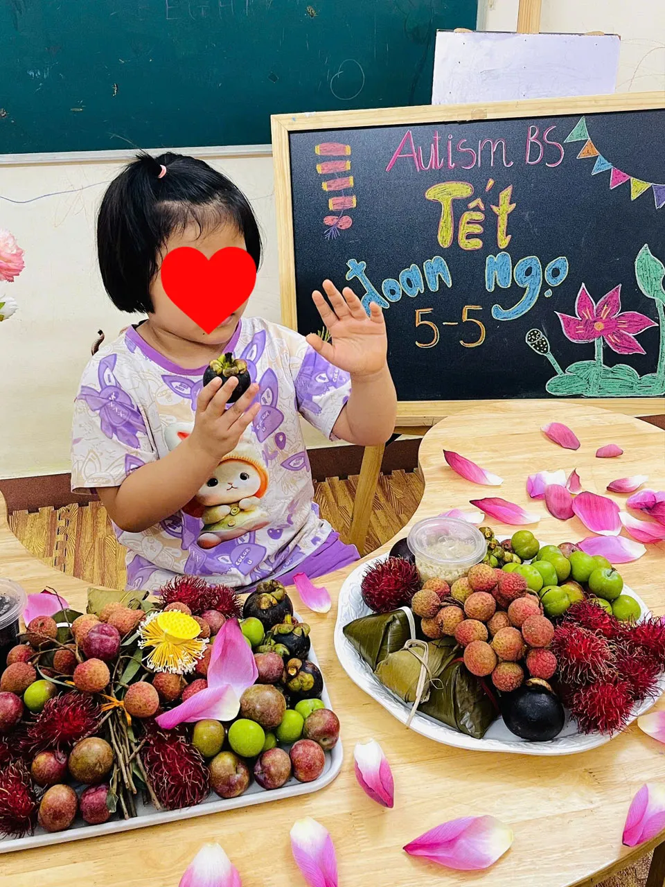 Giúp trẻ phát triển ngôn ngữ, giao tiếp và kỹ năng xã hội một cách tự nhiên.