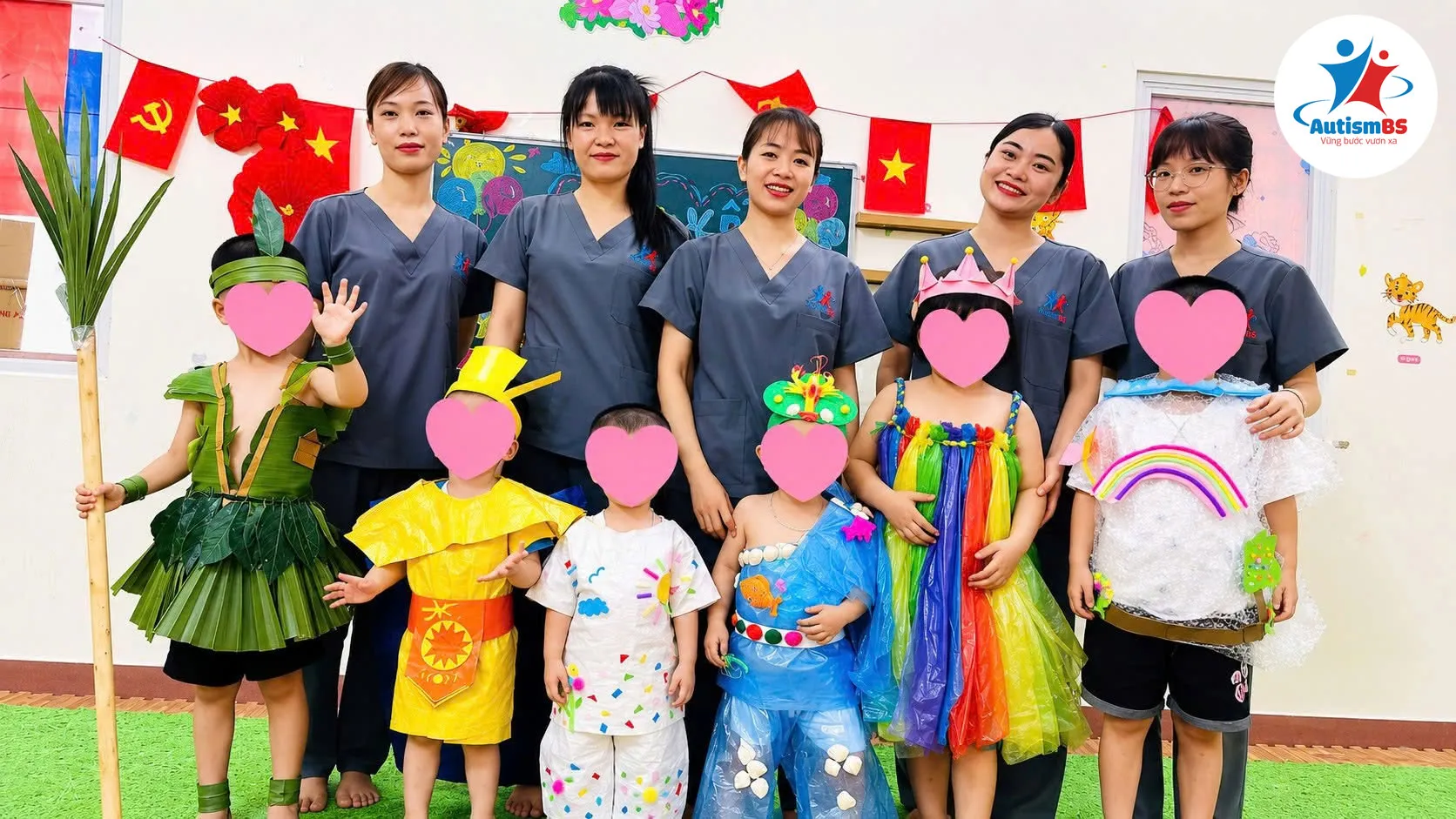 Trẻ hợp tác trong các hoạt động nhóm.