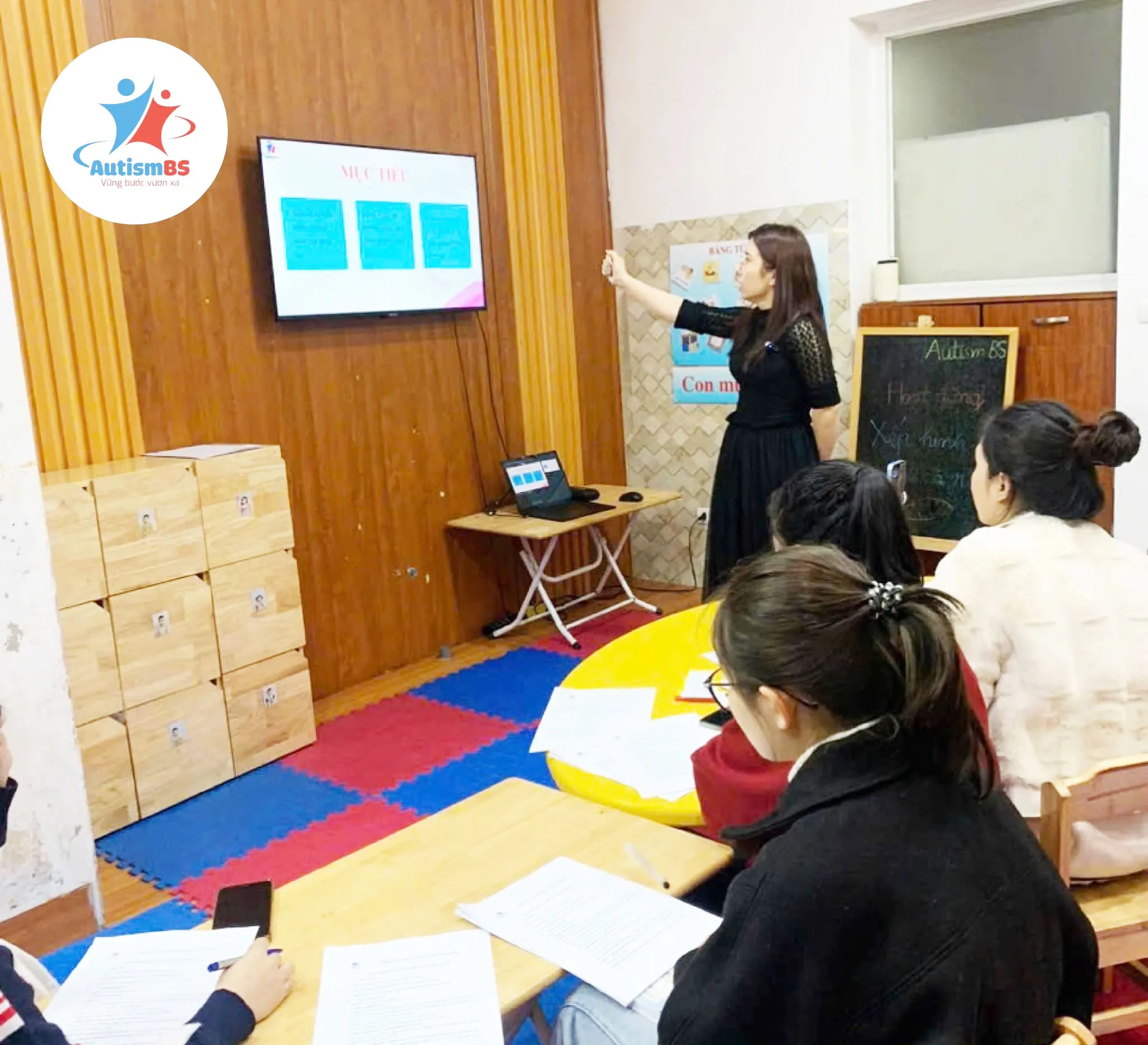 Chương trình đào tạo gắn liền với thực tiễn.