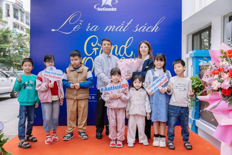 Cuốn sách được biên soạn nhằm thu hẹp khoảng cách giữa trị liệu viên và cha mẹ, giúp cha mẹ tự tin xây dựng môi trường tương tác, cảm xúc và ngôn ngữ cho trẻ.