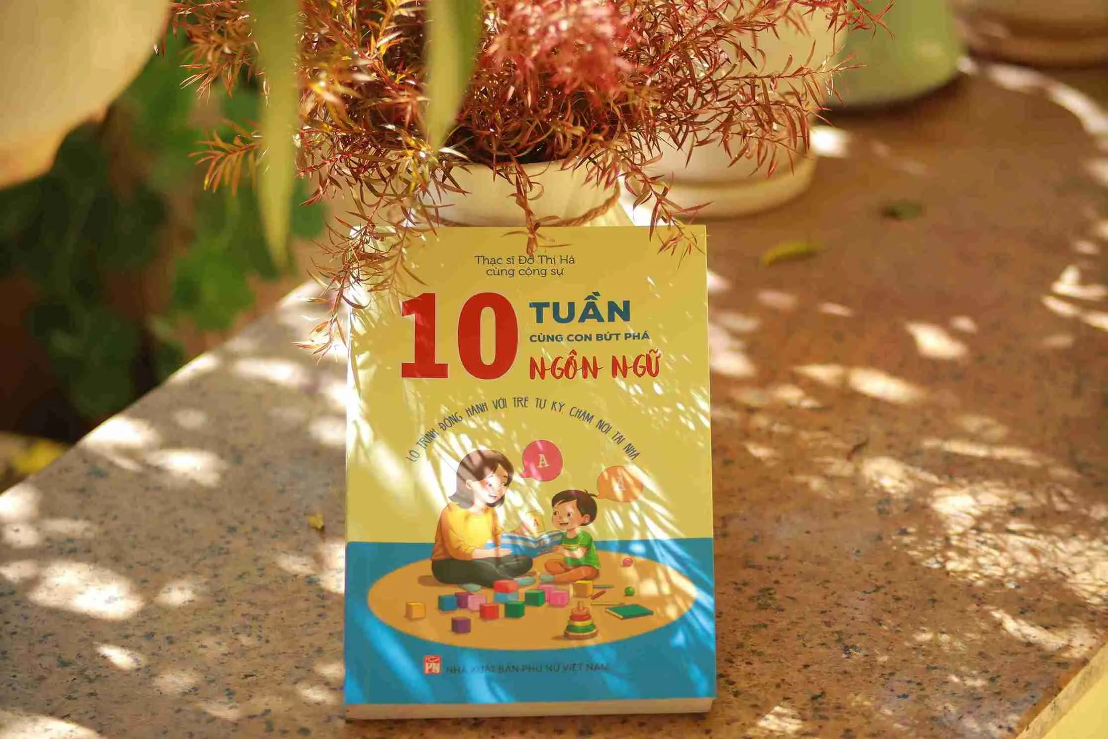 Cuốn sách “10 tuần cùng con bứt phá ngôn ngữ” 