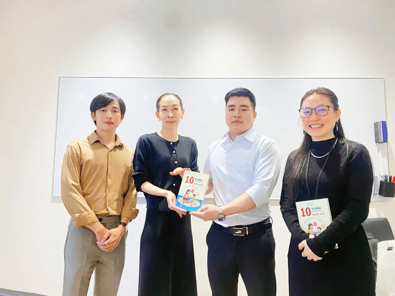 Cuốn sách phù hợp với nhiều nhóm trẻ: Trẻ chậm nói. Trẻ tự kỷ. Trẻ ADHD. Trẻ tăng động giảm chú ý.