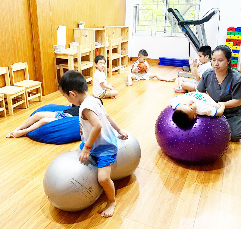 Tại sao nhiều trẻ tự kỷ lại thích nói tiếng anh?